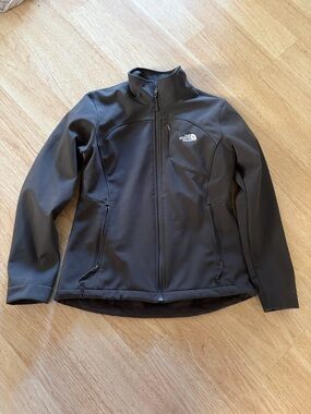 The North Face Women's Medium Gray Softshell Jacket wind and water resistant